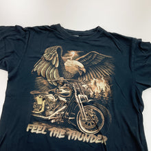 Load image into Gallery viewer, Feel The Thunder&#39; Graphic T-Shirt - Large-LUCKY GREEN-olesstore-vintage-secondhand-shop-austria-österreich