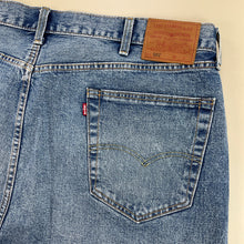 Load image into Gallery viewer, Levis Denim Shorts - W44-LEVI&#39;S-olesstore-vintage-secondhand-shop-austria-österreich