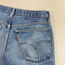 Load image into Gallery viewer, Levis Denim Shorts - W34-LEVI&#39;S-olesstore-vintage-secondhand-shop-austria-österreich