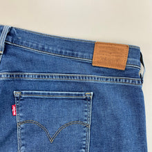 Load image into Gallery viewer, Levis Denim Shorts - W40-LEVI&#39;S-olesstore-vintage-secondhand-shop-austria-österreich