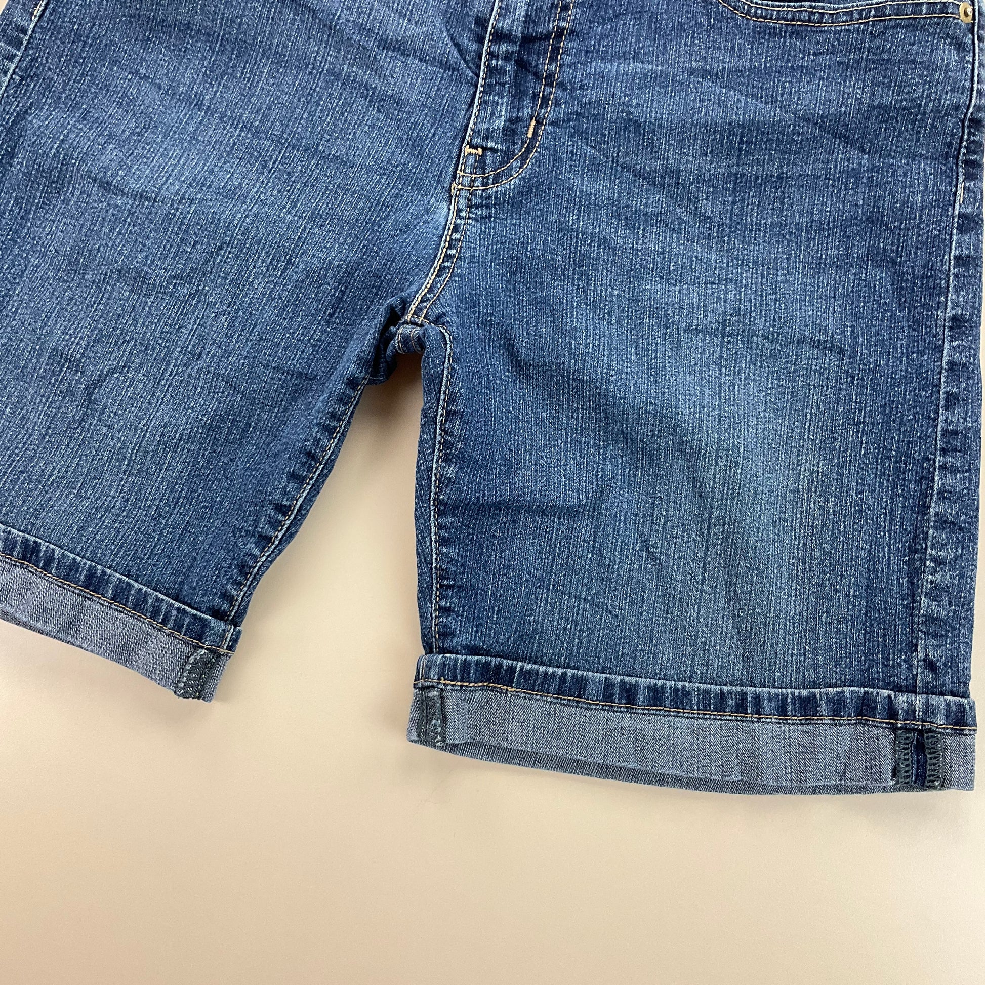 Levis Denim Shorts - W32-LEVI'S-olesstore-vintage-secondhand-shop-austria-österreich