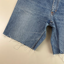 Load image into Gallery viewer, Levis Denim Shorts - W33-LEVI&#39;S-olesstore-vintage-secondhand-shop-austria-österreich