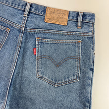 Load image into Gallery viewer, Levis Denim Shorts - W33-LEVI&#39;S-olesstore-vintage-secondhand-shop-austria-österreich