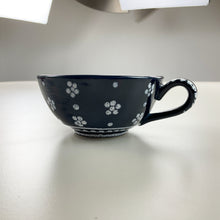 Load image into Gallery viewer, Gmundner Keramik Teetasse Dirndl Blau Ø11,2cm-Gmundner Keramik-olesstore-vintage-secondhand-shop-austria-österreich