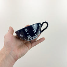 Load image into Gallery viewer, Gmundner Keramik Teetasse Dirndl Blau Ø11,2cm-Gmundner Keramik-olesstore-vintage-secondhand-shop-austria-österreich