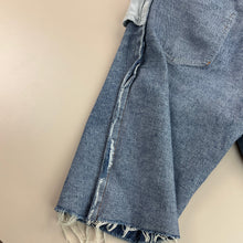 Load image into Gallery viewer, Levis Denim Shorts - W34-LEVI&#39;S-olesstore-vintage-secondhand-shop-austria-österreich