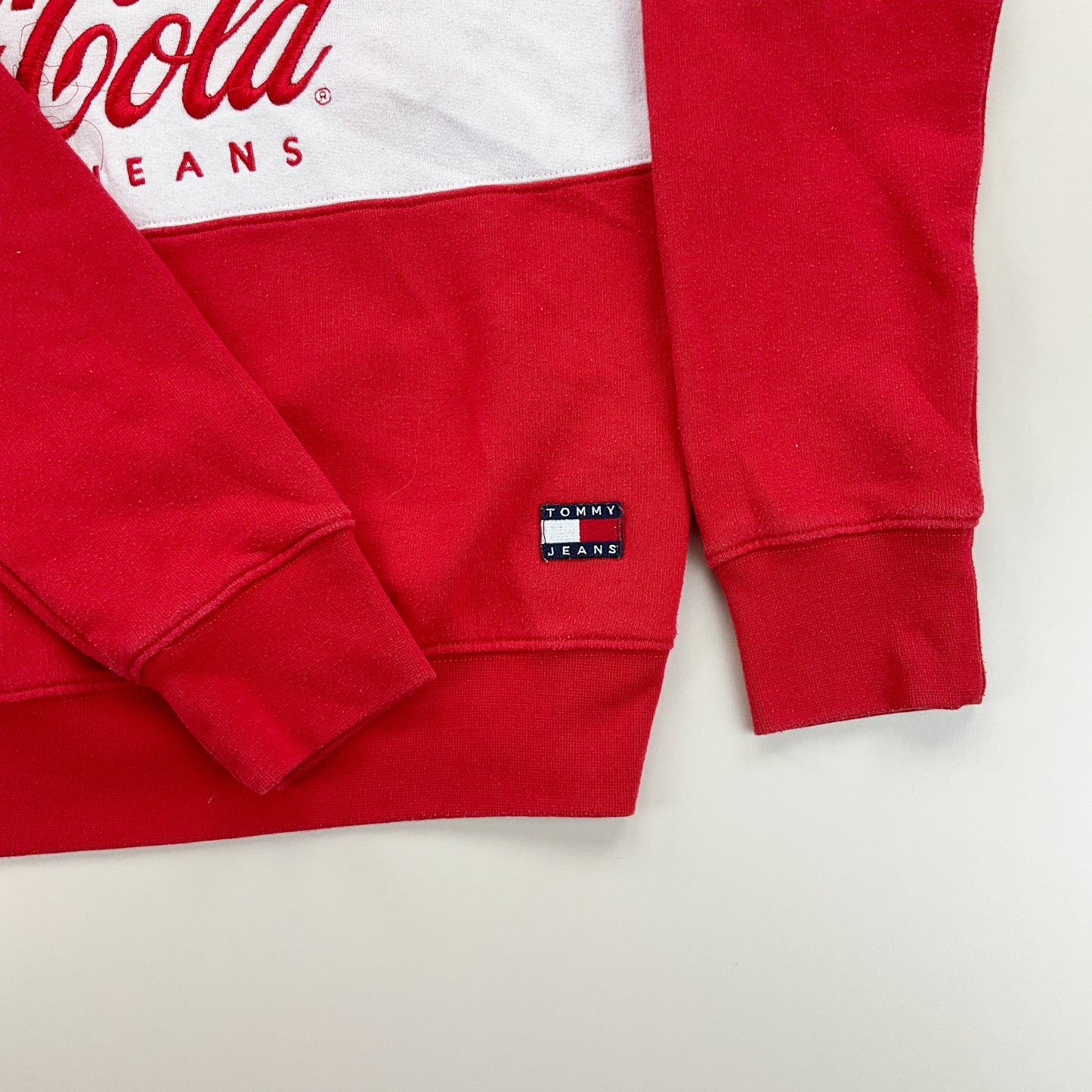 Tommy Jeans x Coca Cola Sweatshirt - Women/M-TOMMY HILFIGER-olesstore-vintage-secondhand-shop-austria-österreich