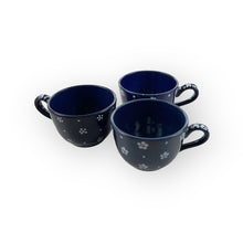 Load image into Gallery viewer, Gmundner Keramik Kaffeetasse 3x Set Dirndl Blau Ø9,5cm-Gmundner Keramik-olesstore-vintage-secondhand-shop-austria-österreich