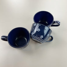 Load image into Gallery viewer, Gmundner Keramik Kaffeetasse 3x Set Dirndl Blau Ø9,5cm-Gmundner Keramik-olesstore-vintage-secondhand-shop-austria-österreich