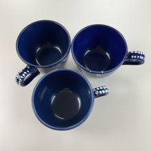 Load image into Gallery viewer, Gmundner Keramik Kaffeetasse 3x Set Dirndl Blau Ø9,5cm-Gmundner Keramik-olesstore-vintage-secondhand-shop-austria-österreich