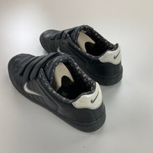 Load image into Gallery viewer, Nike 00s Shoes - EUR43-NIKE-olesstore-vintage-secondhand-shop-austria-österreich