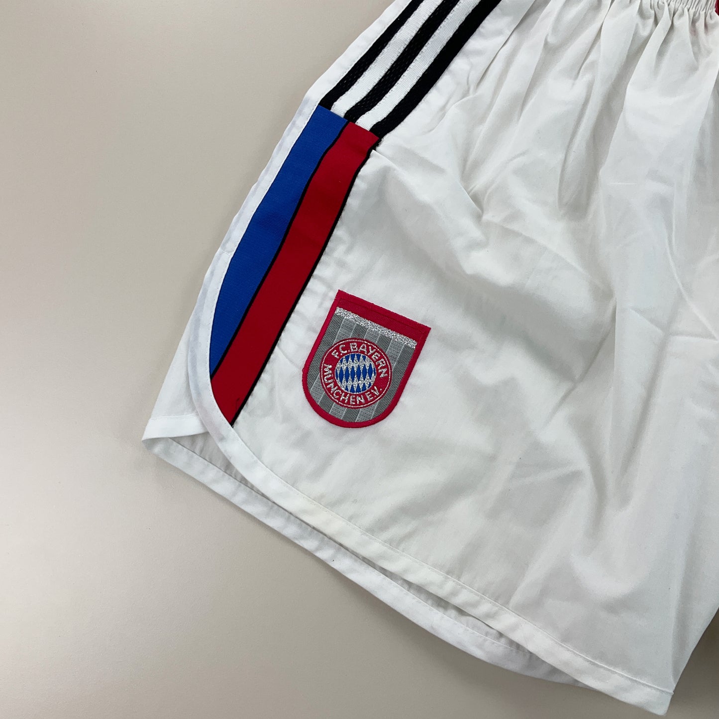 Adidas x FC Bayern Shorts - Large-Adidas-olesstore-vintage-secondhand-shop-austria-österreich