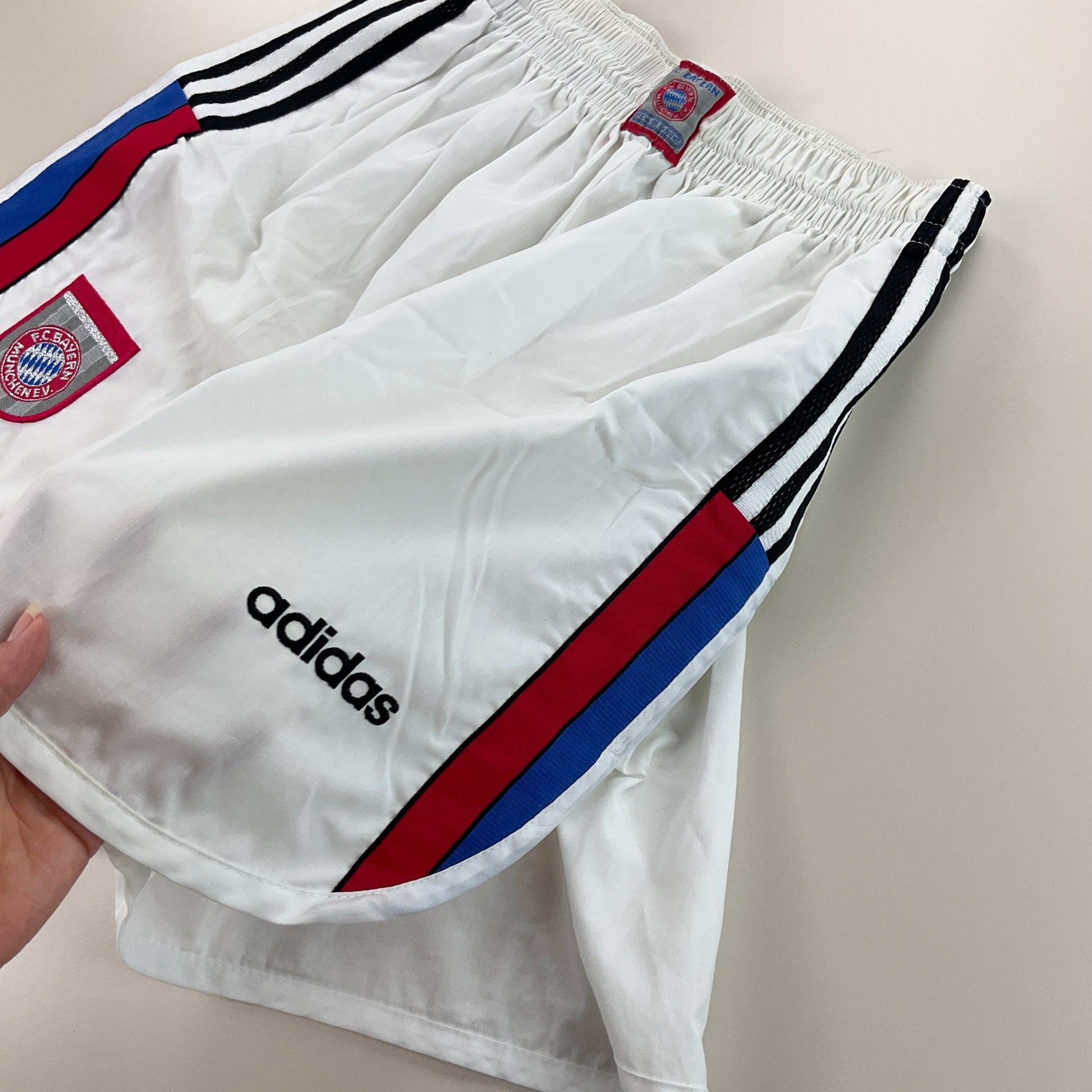 Adidas x FC Bayern Shorts - Large-Adidas-olesstore-vintage-secondhand-shop-austria-österreich