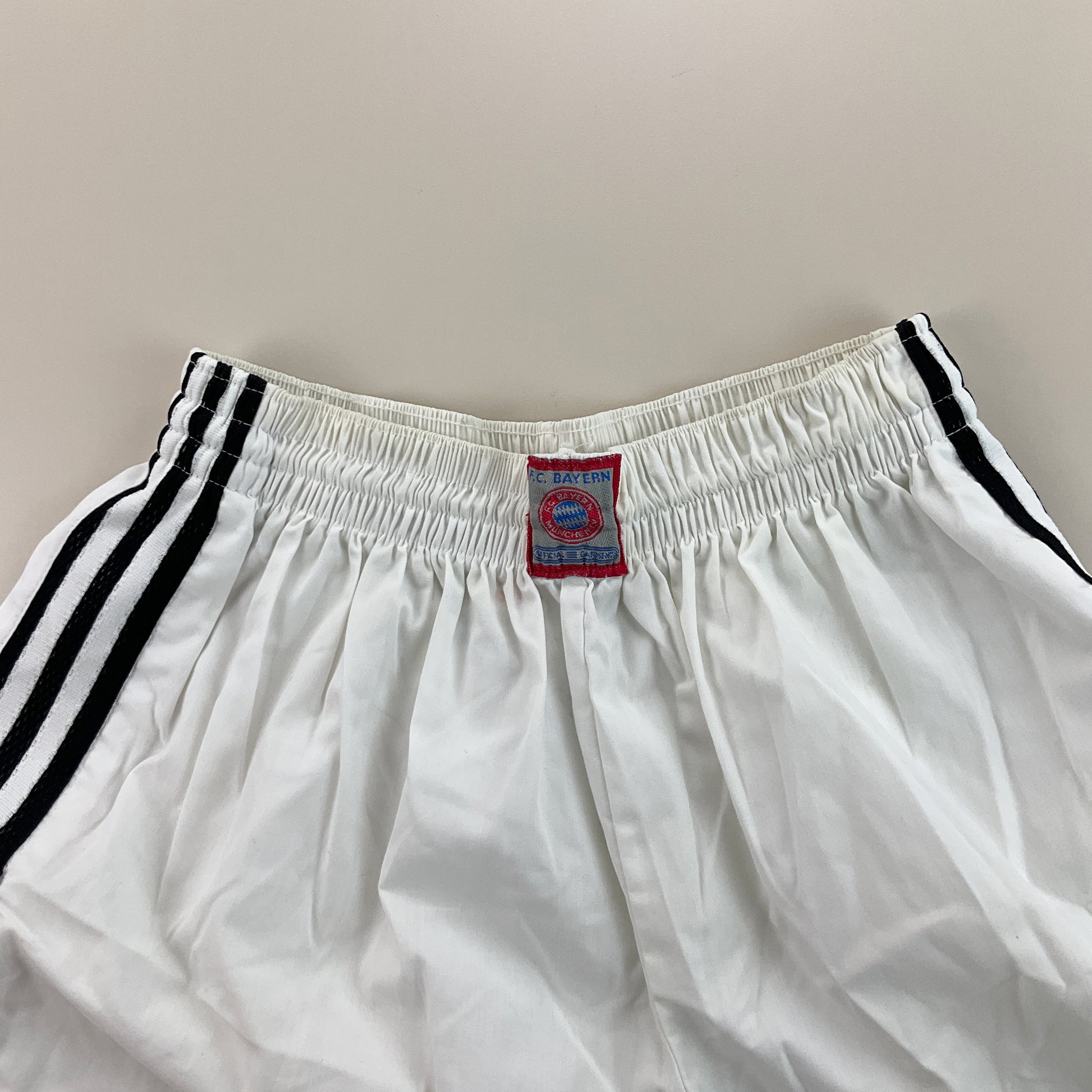 Adidas x FC Bayern Shorts - Large-Adidas-olesstore-vintage-secondhand-shop-austria-österreich