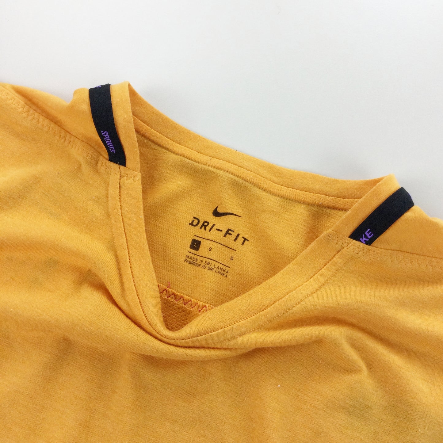 Modern Nike T-Shirt - Large-NIKE-olesstore-vintage-secondhand-shop-austria-österreich