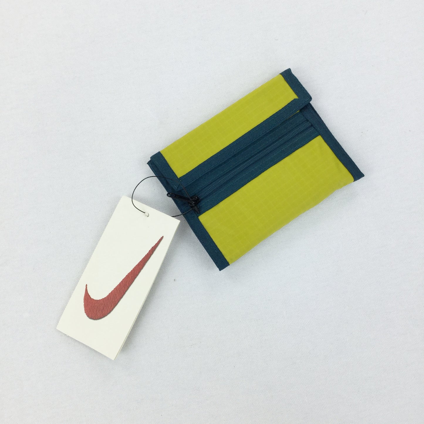 Nike Deadstock Swoosh Wallet Yellow-olesstore-vintage-secondhand-shop-austria-österreich