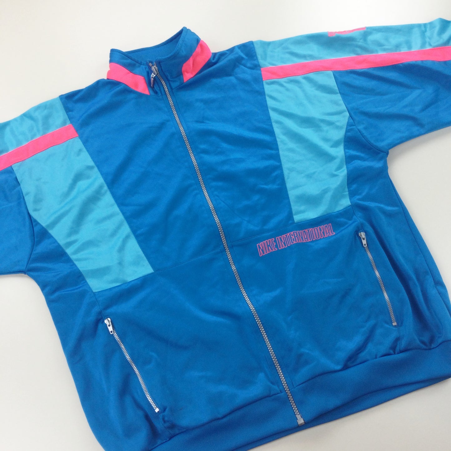 Nike 90s International Jacket - Large-NIKE-olesstore-vintage-secondhand-shop-austria-österreich