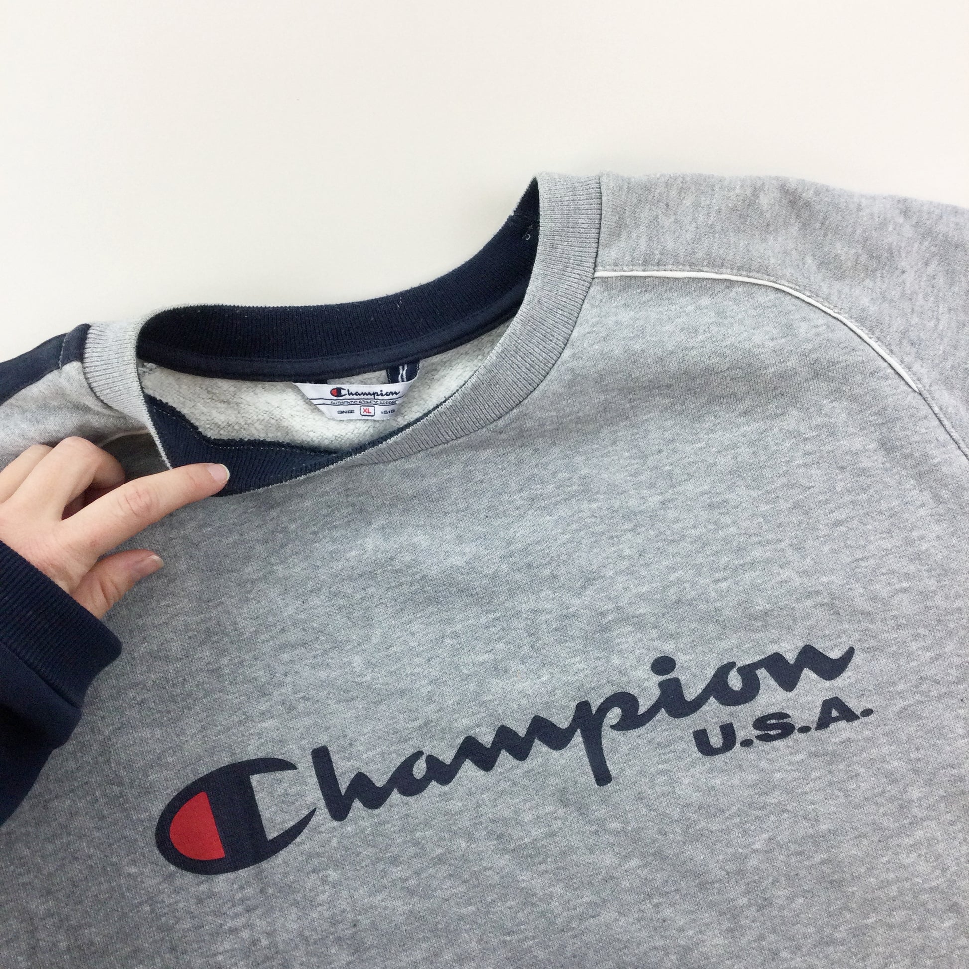 Champion Spellout Sweatshirt - XL-Champion-olesstore-vintage-secondhand-shop-austria-österreich