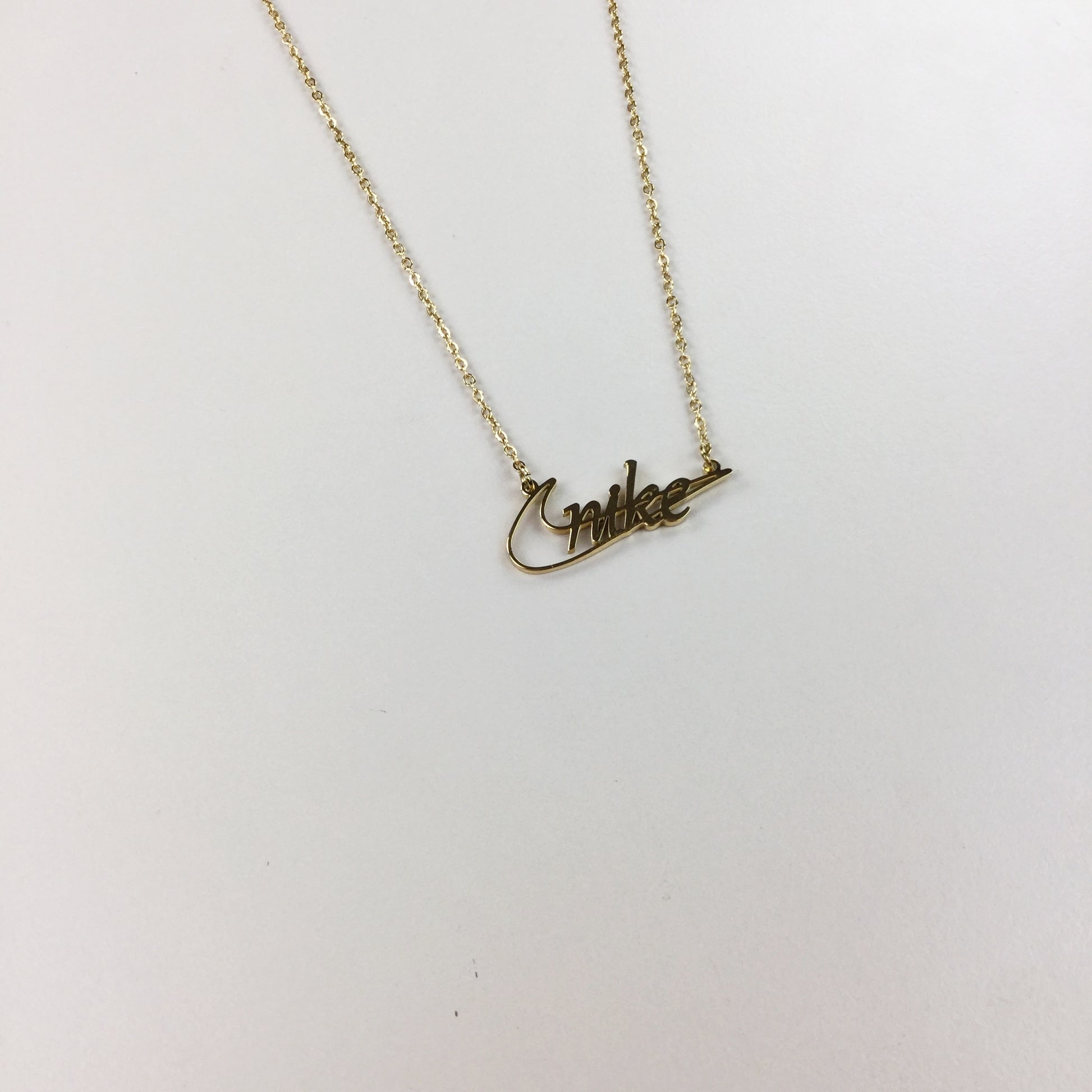 Nike Classic Cutout Gold Necklace-olesstore-vintage-secondhand-shop-austria-österreich